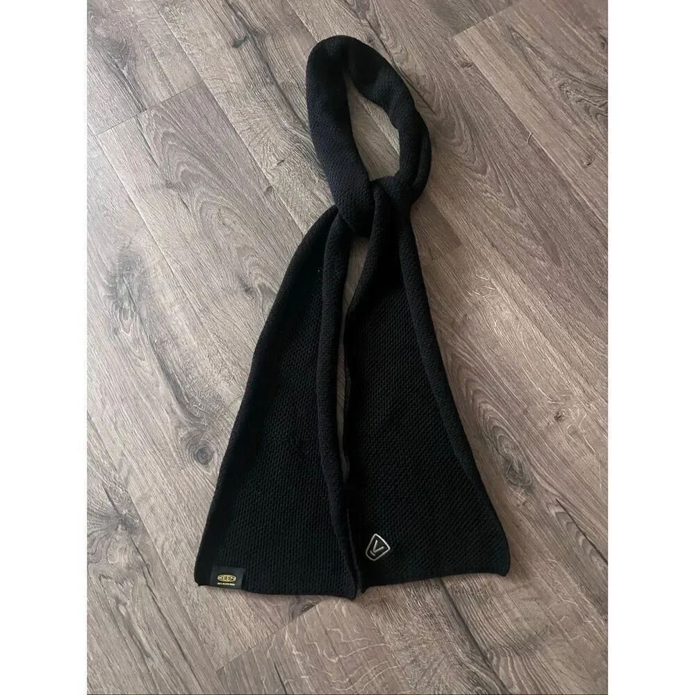 KEEN Knit Black 100% Merino Wool scarf